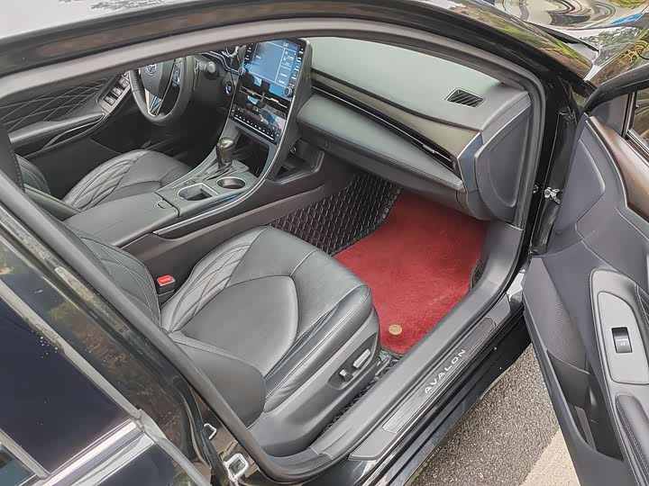 Photo 9 - Toyota Avalon