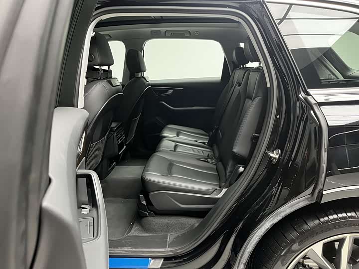 Фото 8 - Audi Q7