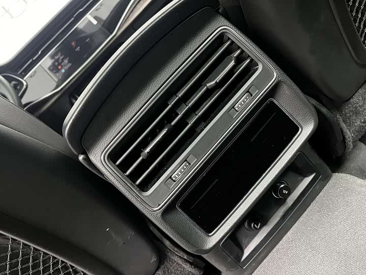 Фото 9 - Audi Q7