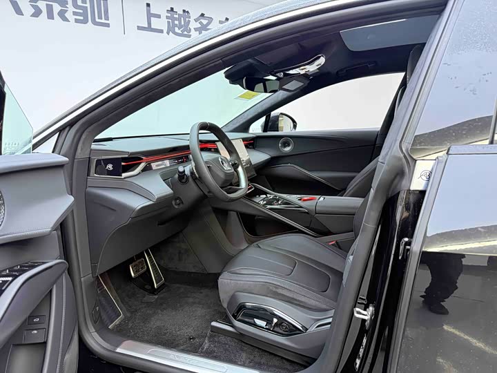 Фото 9 - Lotus Eletre