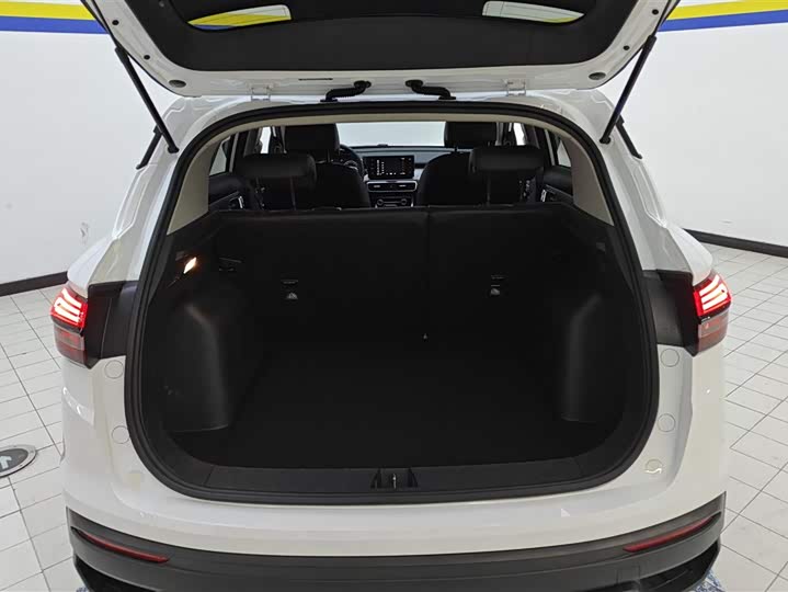 Фото 4 - Geely Coolray