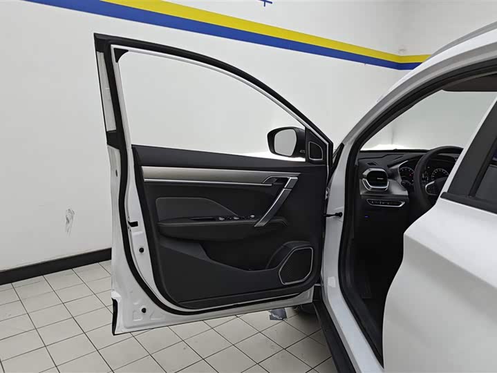 Фото 7 - Geely Coolray