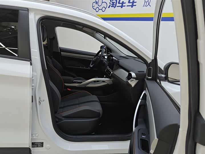 Фото 8 - Geely Coolray