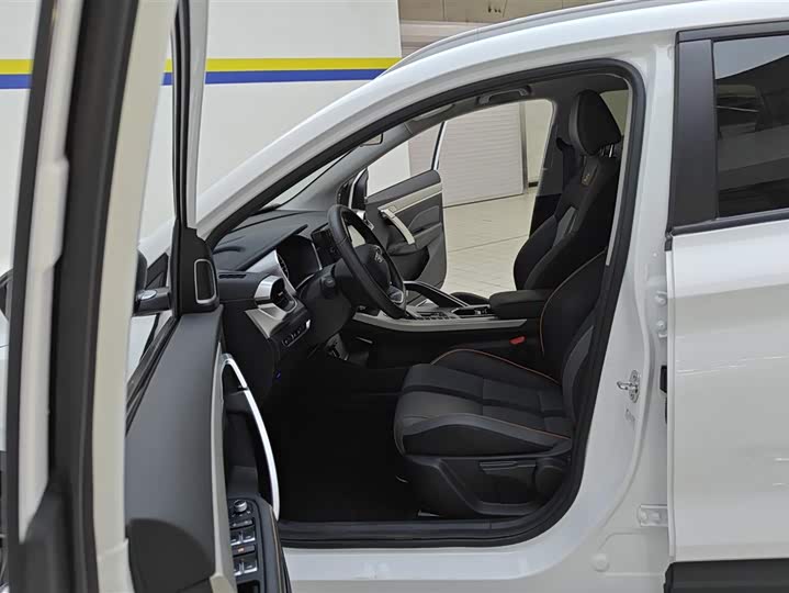 Фото 9 - Geely Coolray