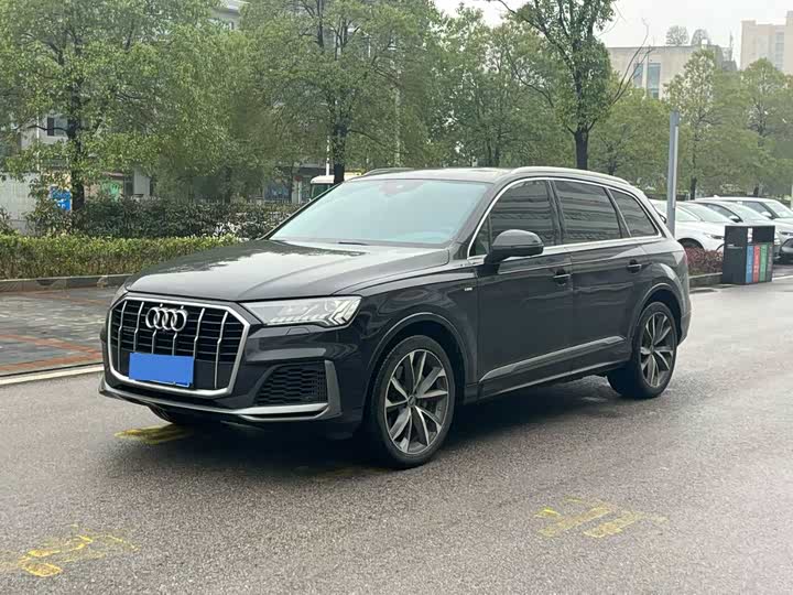 Фото 1 - Audi Q7