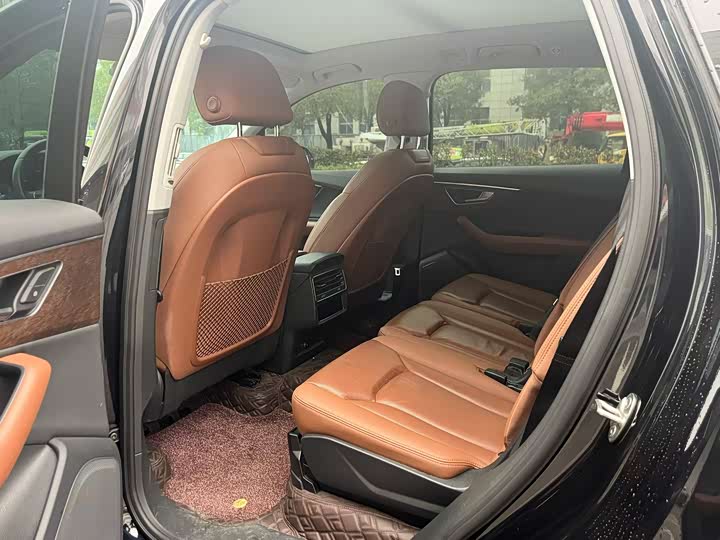 Фото 5 - Audi Q7