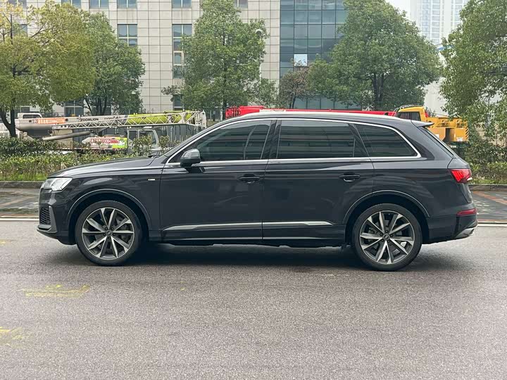 Фото 7 - Audi Q7