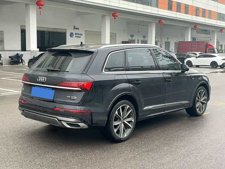 Фото 8 - Audi Q7