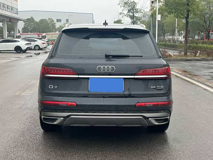 Фото 9 - Audi Q7