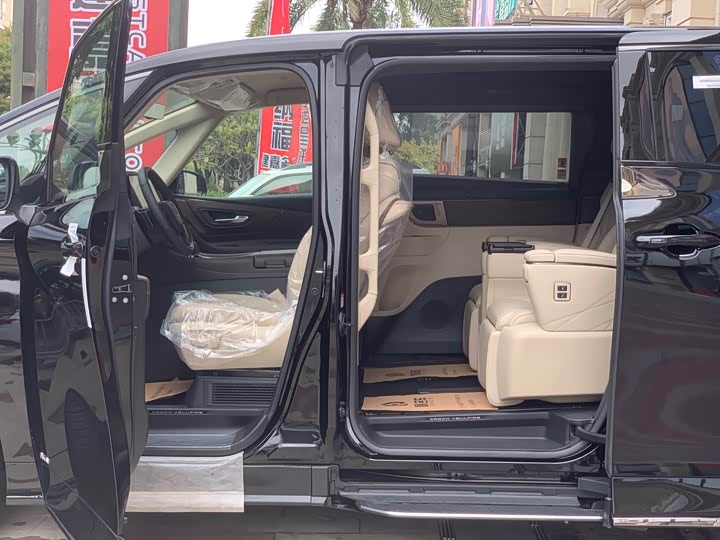 Фото 8 - Toyota Vellfire