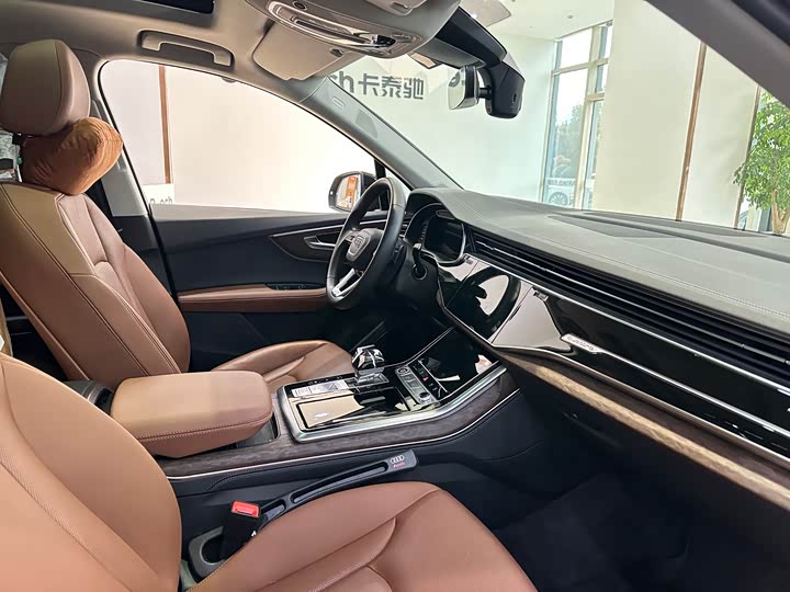 Фото 8 - Audi Q7