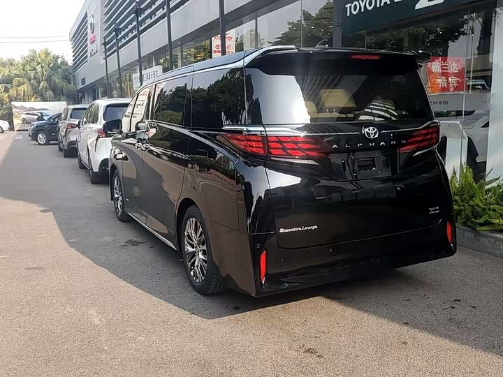 Фото 2 - Toyota Alphard