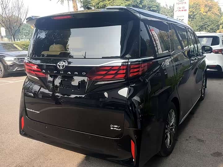 Фото 3 - Toyota Alphard