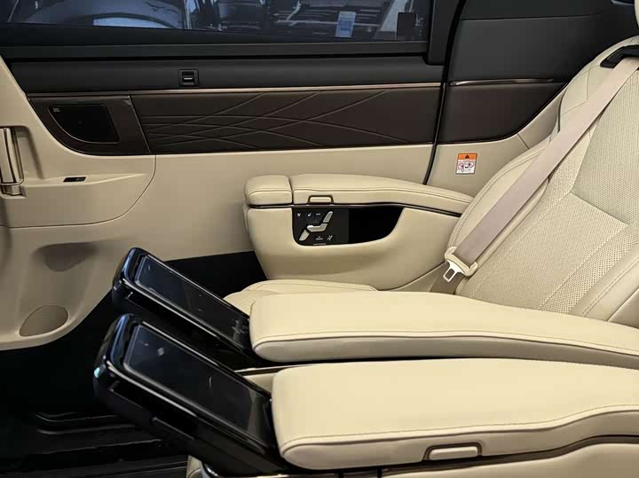 Фото 7 - Toyota Alphard