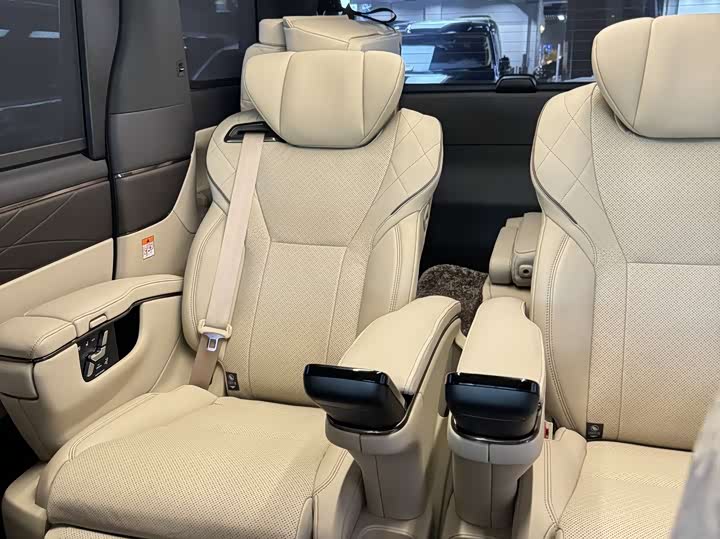 Фото 9 - Toyota Alphard