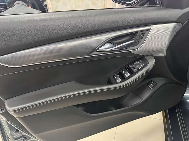 Фото 6 - Cadillac CT5