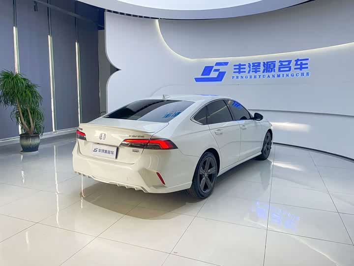 Фото 3 - Honda Inspire