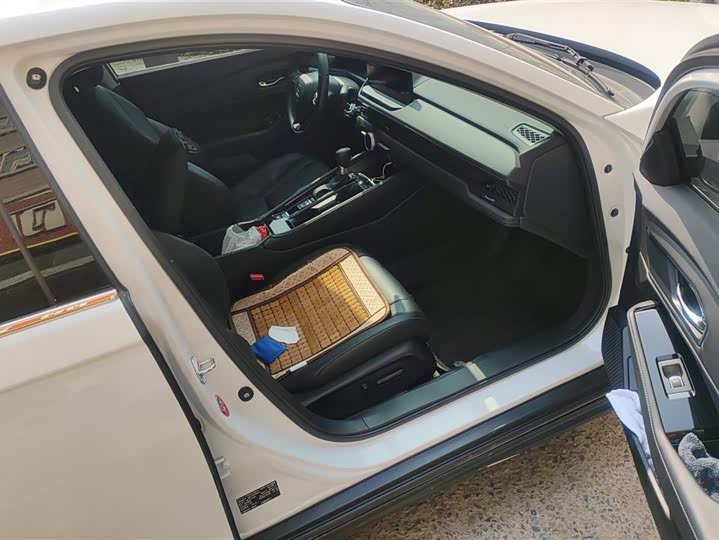 Фото 8 - Honda Accord