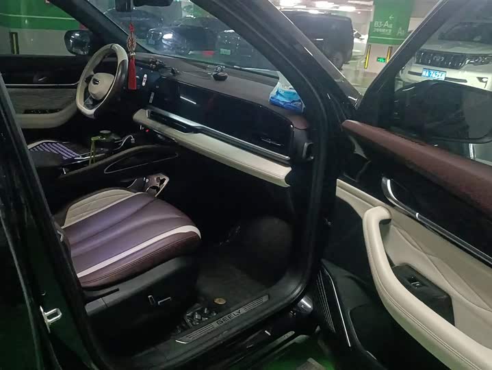 Фото 8 - Geely Monjaro