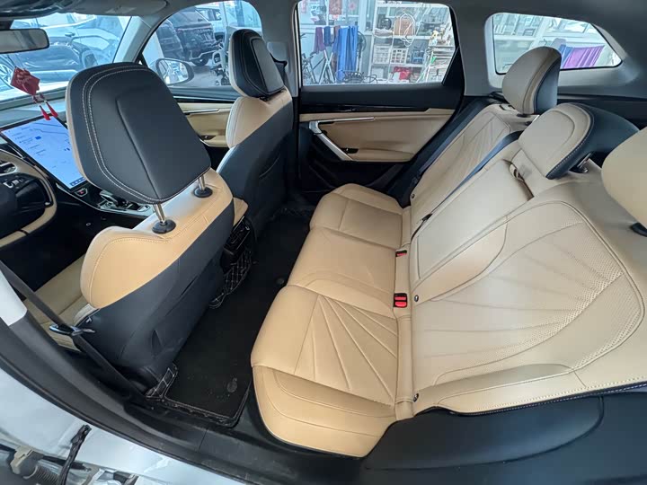 Photo 5 - Geely Atlas L