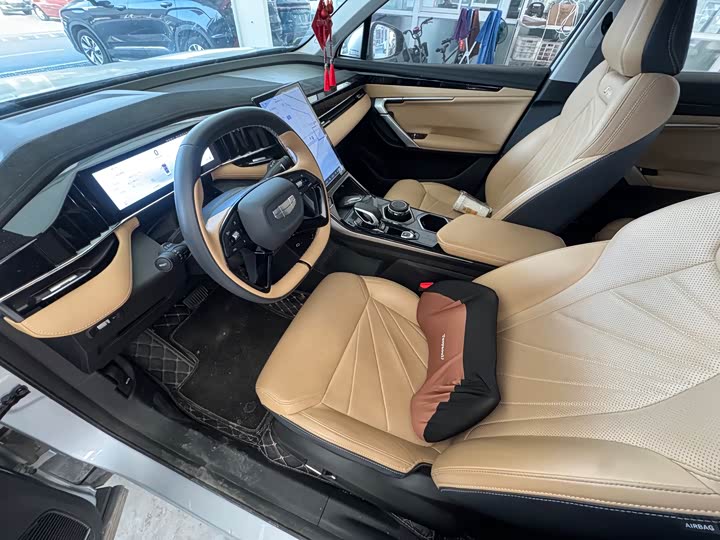 Photo 7 - Geely Atlas L