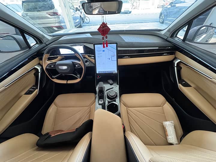 Photo 8 - Geely Atlas L