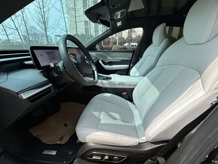 Фото 9 - XPeng P7