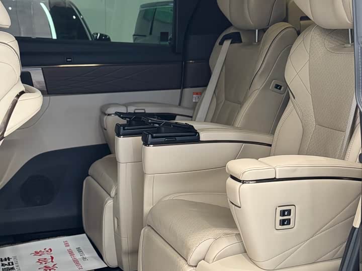 Фото 5 - Toyota Vellfire