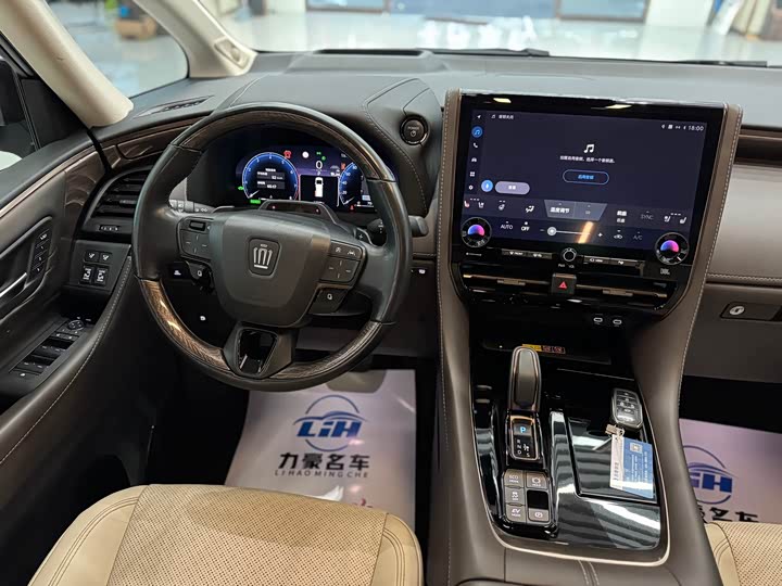 Фото 8 - Toyota Vellfire