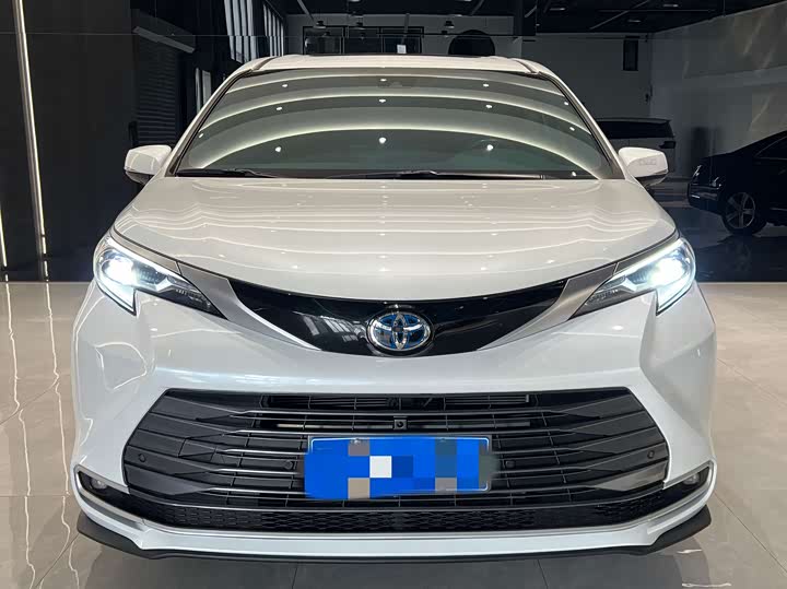 Фото 2 - Toyota Sienna