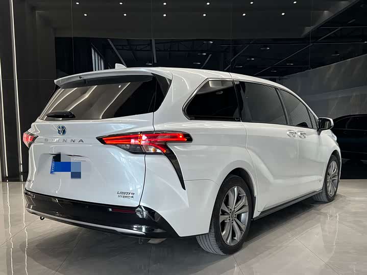 Фото 4 - Toyota Sienna