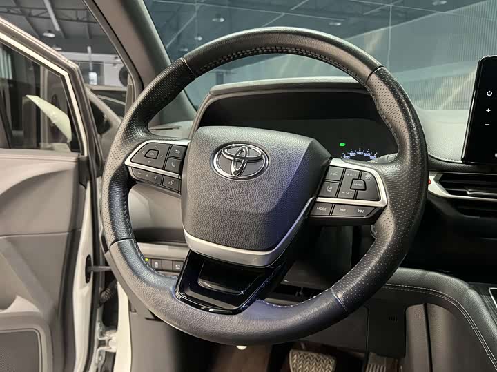 Фото 8 - Toyota Sienna