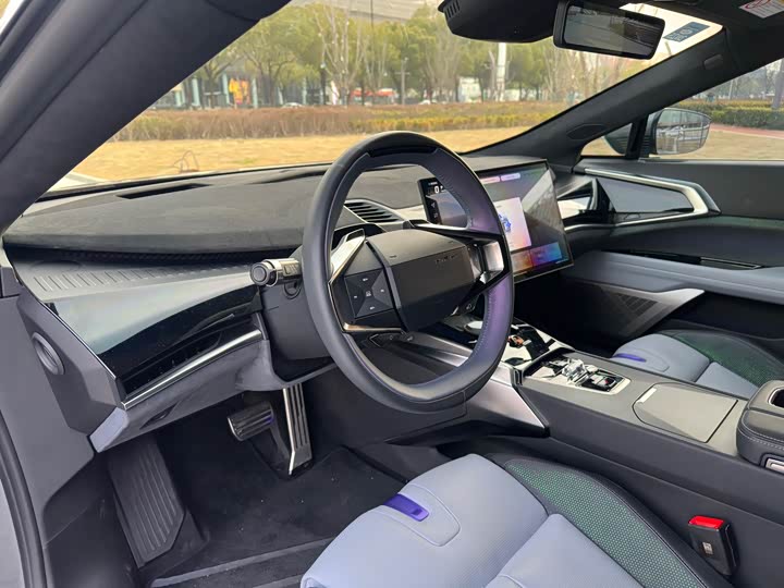 Фото 9 - HiPhi Z