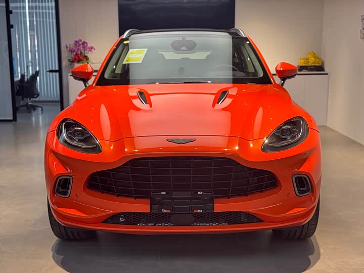 Фото 2 - Aston Martin DBX