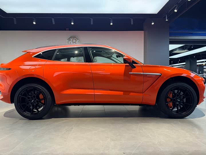 Фото 4 - Aston Martin DBX