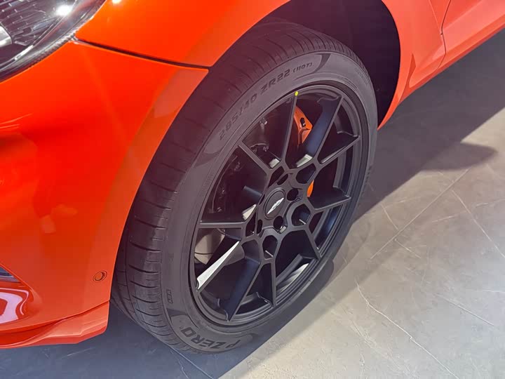 Фото 8 - Aston Martin DBX