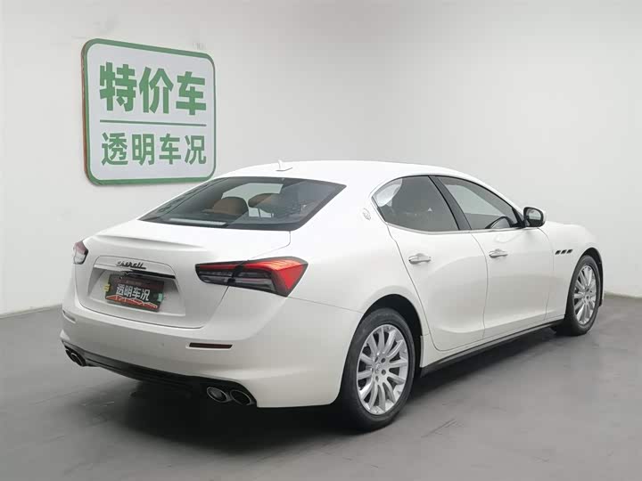 Фото 2 - Maserati Ghibli