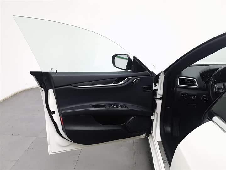 Фото 8 - Maserati Ghibli