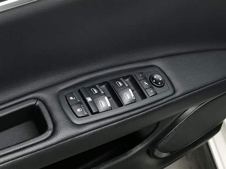 Фото 9 - Maserati Ghibli