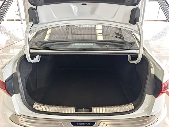 Фото 7 - Volkswagen Sagitar L