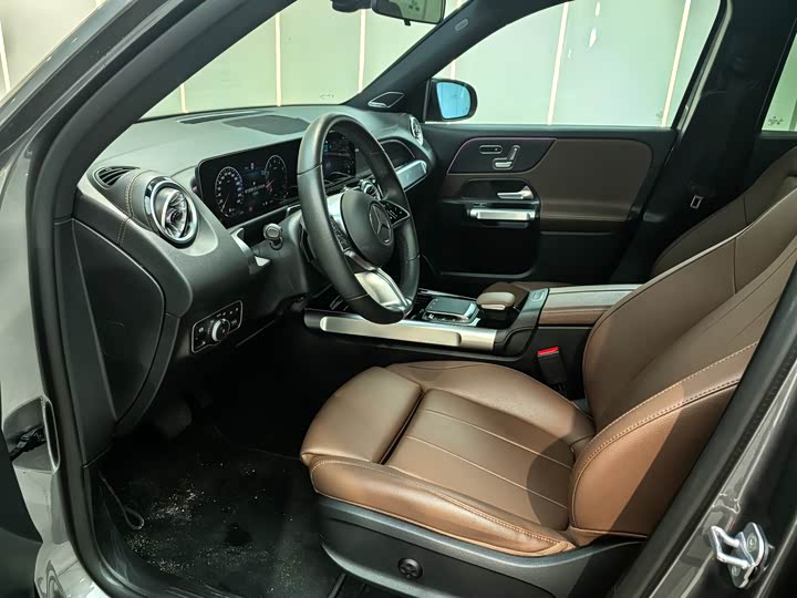 Фото 8 - Mercedes-Benz GLB-Class