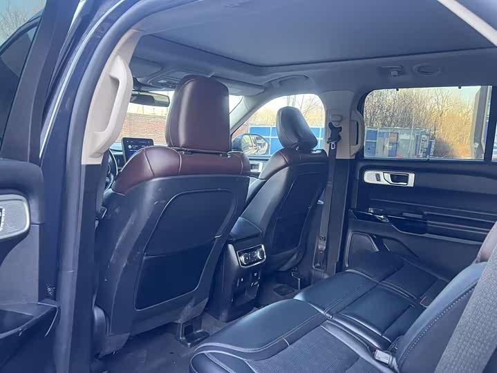 Фото 6 - Ford Explorer