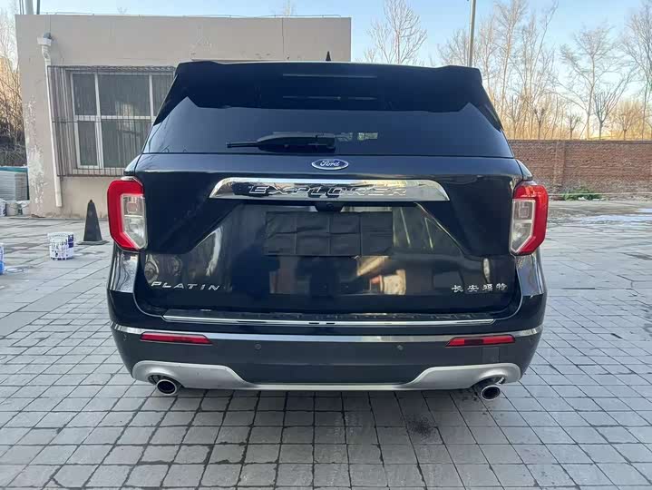 Фото 8 - Ford Explorer