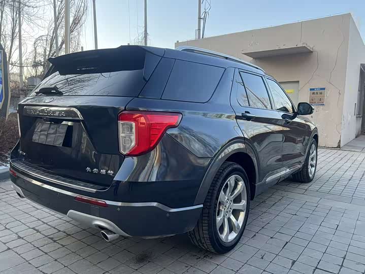 Фото 9 - Ford Explorer