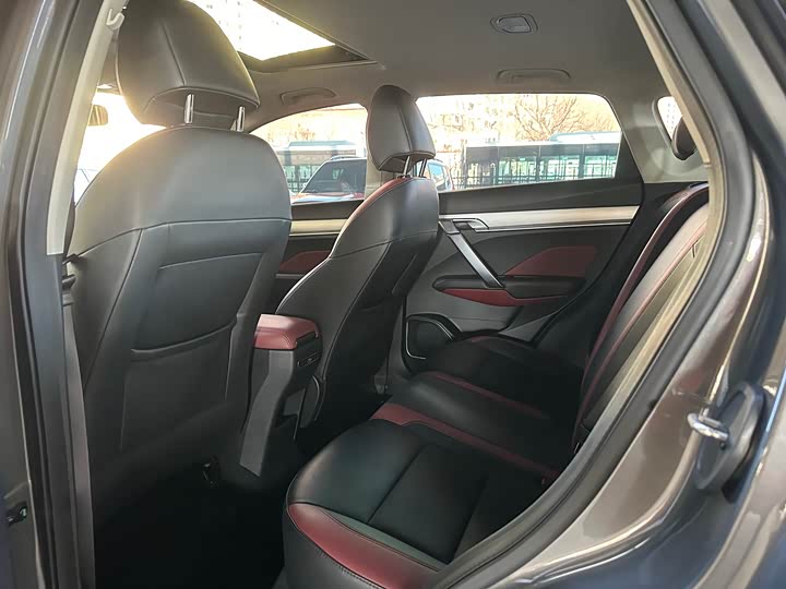 Фото 5 - Geely Coolray