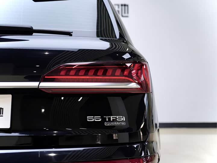 Фото 7 - Audi Q7