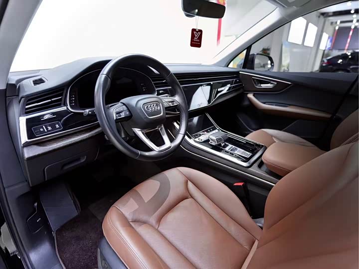 Фото 8 - Audi Q7