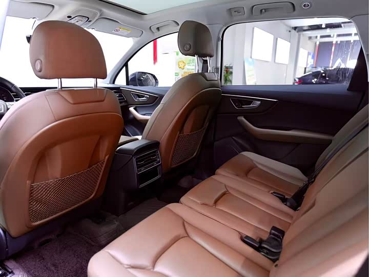 Фото 9 - Audi Q7