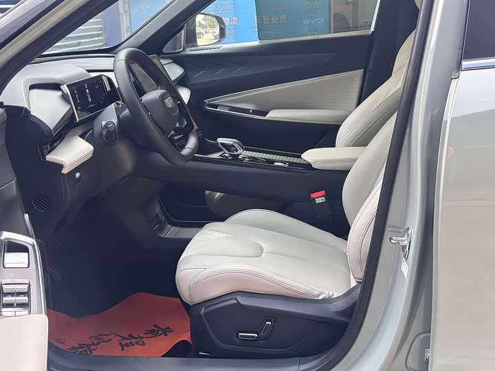 Photo 4 - Geely Atlas