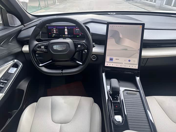 Photo 5 - Geely Atlas